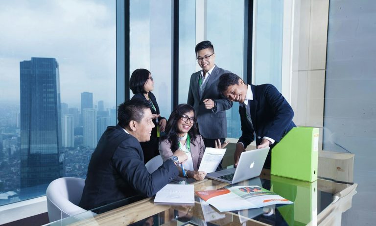 A business meeting discussing share scheme strategies